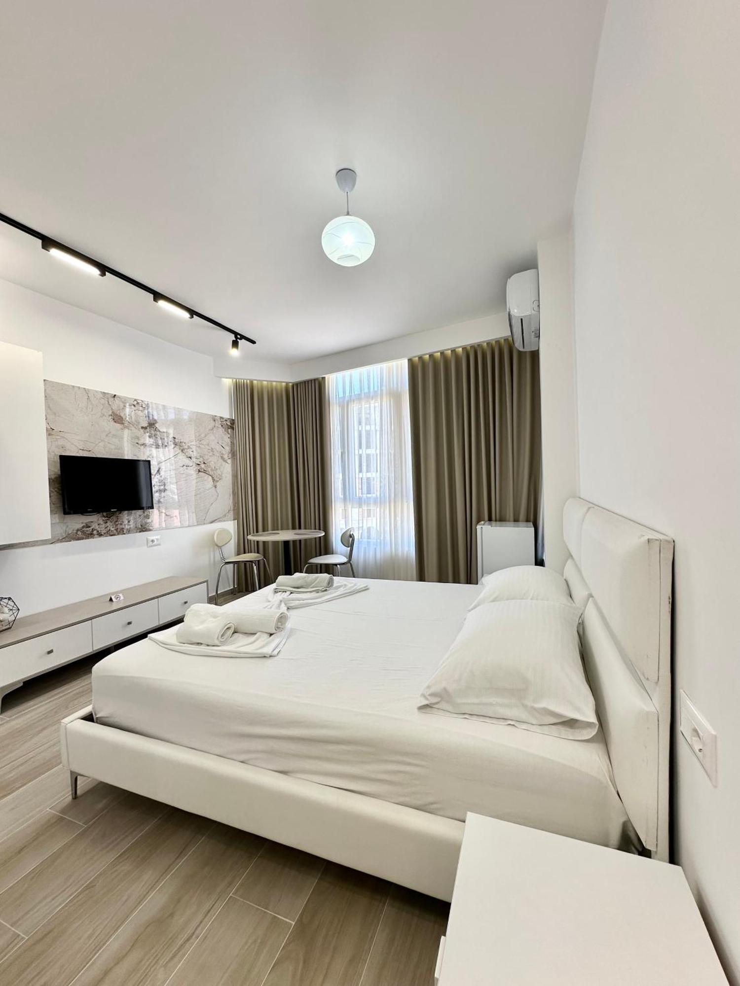 Al Mare Rooms Sarandë Buitenkant foto