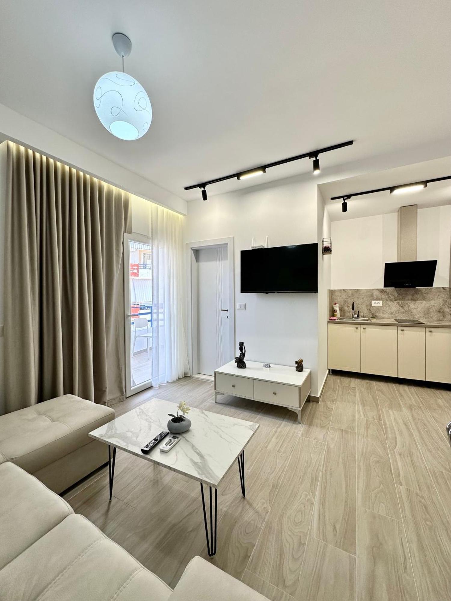 Al Mare Rooms Sarandë Buitenkant foto