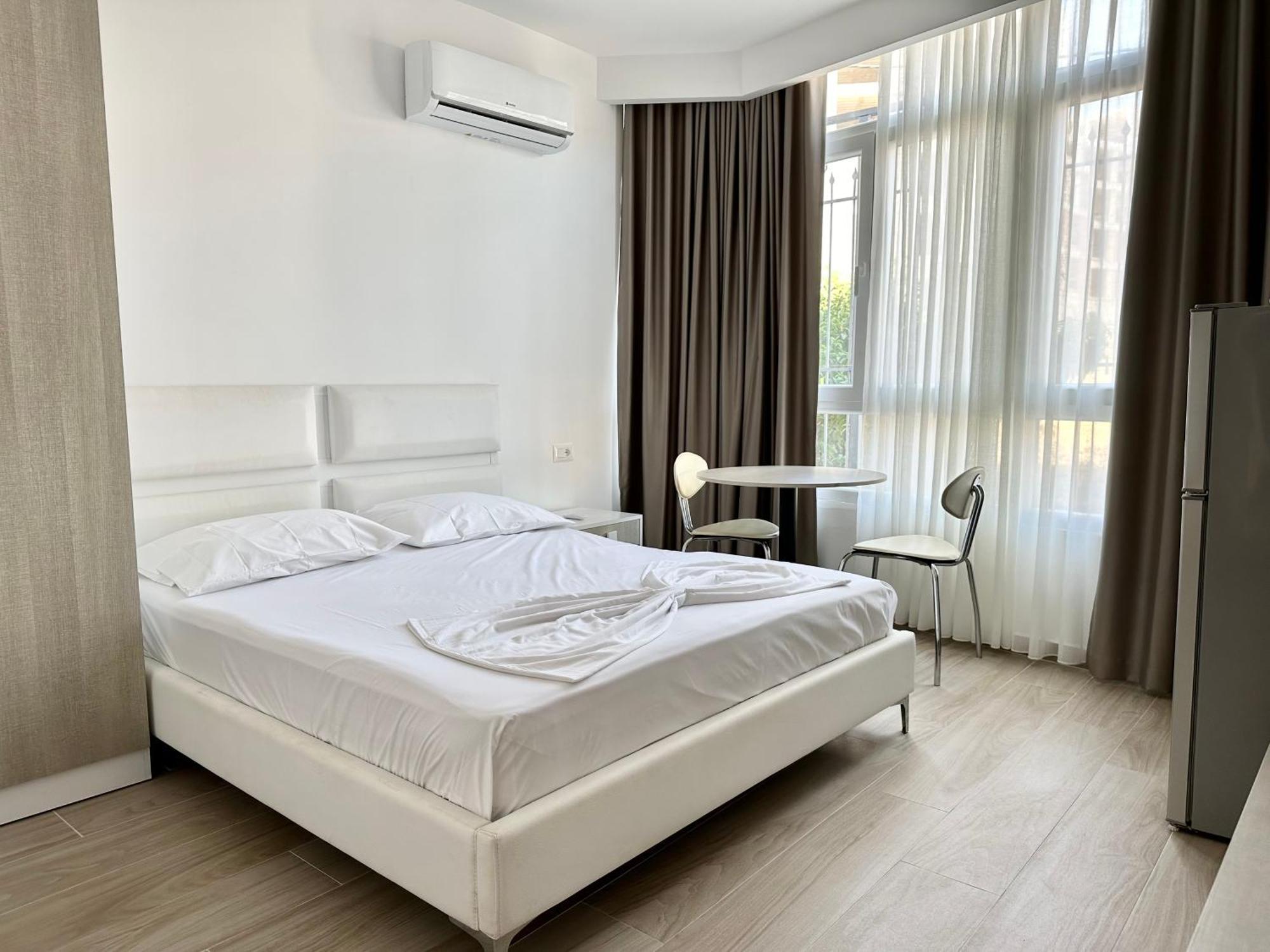 Al Mare Rooms Sarandë Buitenkant foto