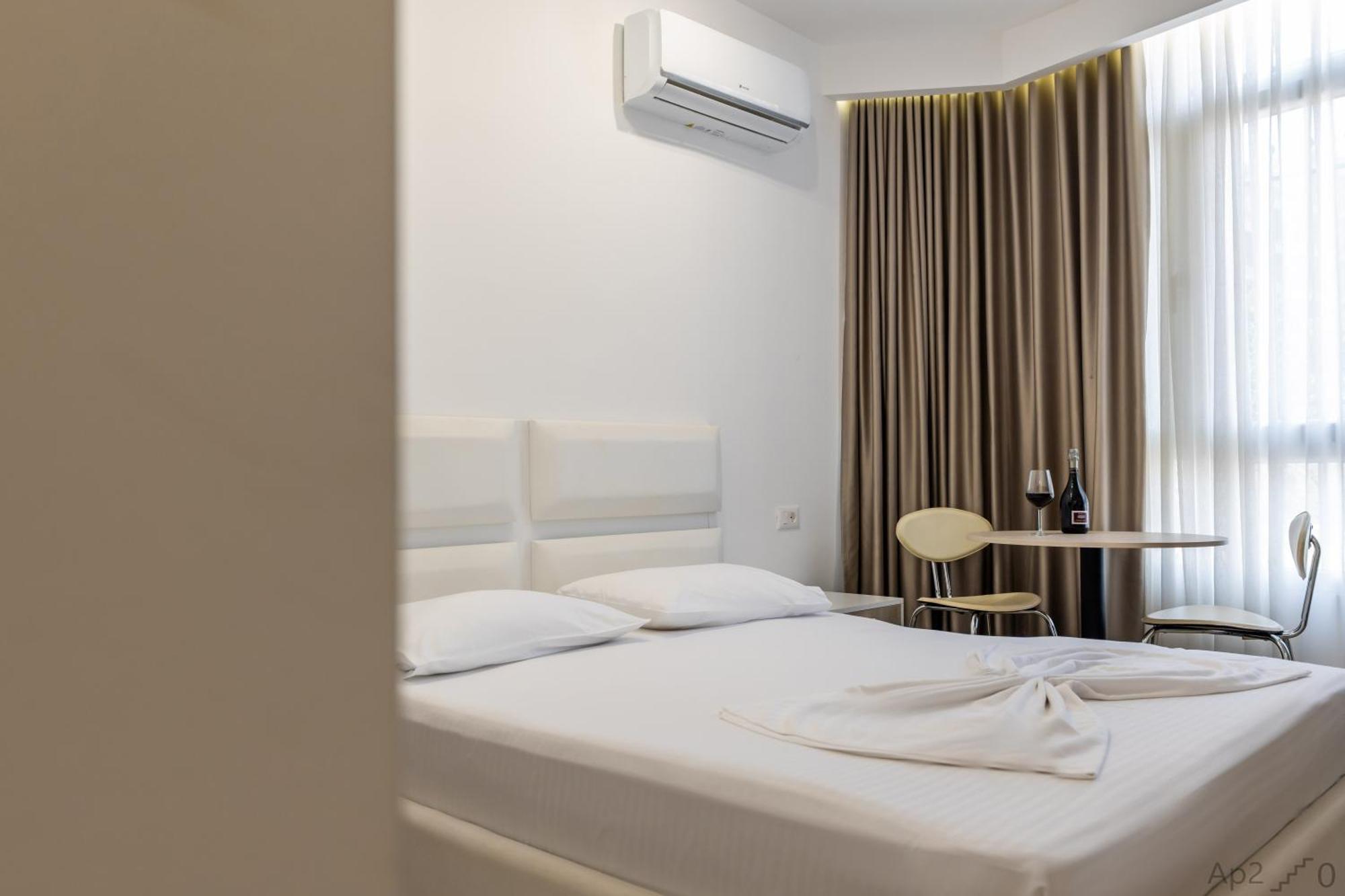 Al Mare Rooms Sarandë Buitenkant foto