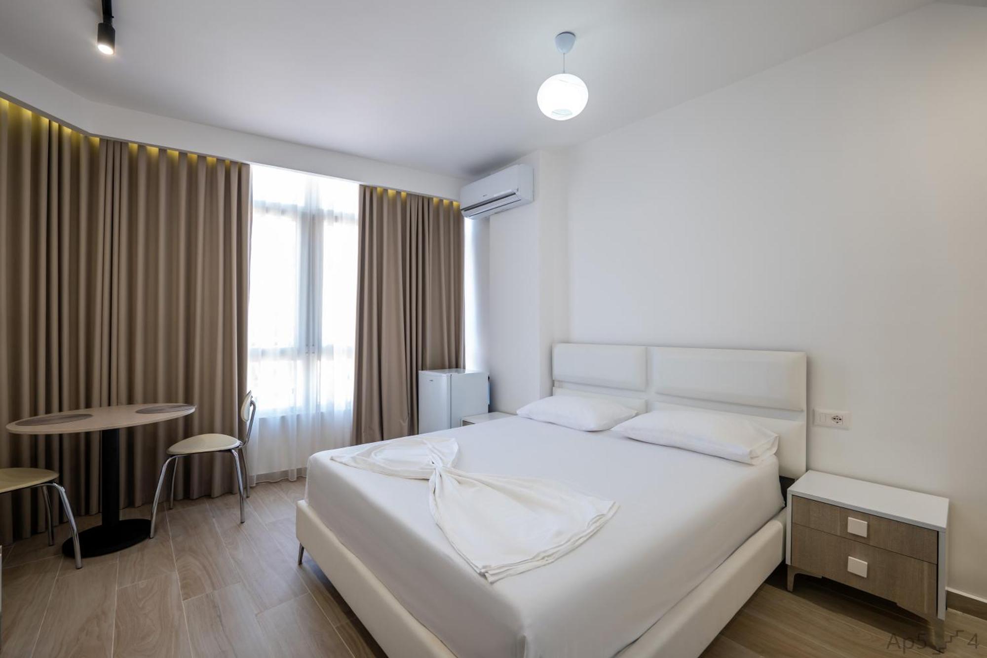 Al Mare Rooms Sarandë Buitenkant foto