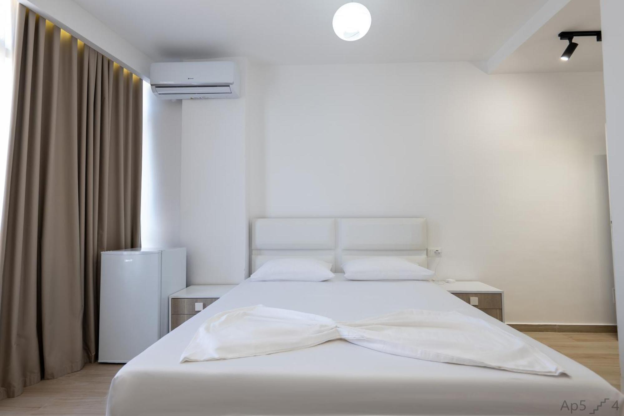 Al Mare Rooms Sarandë Buitenkant foto