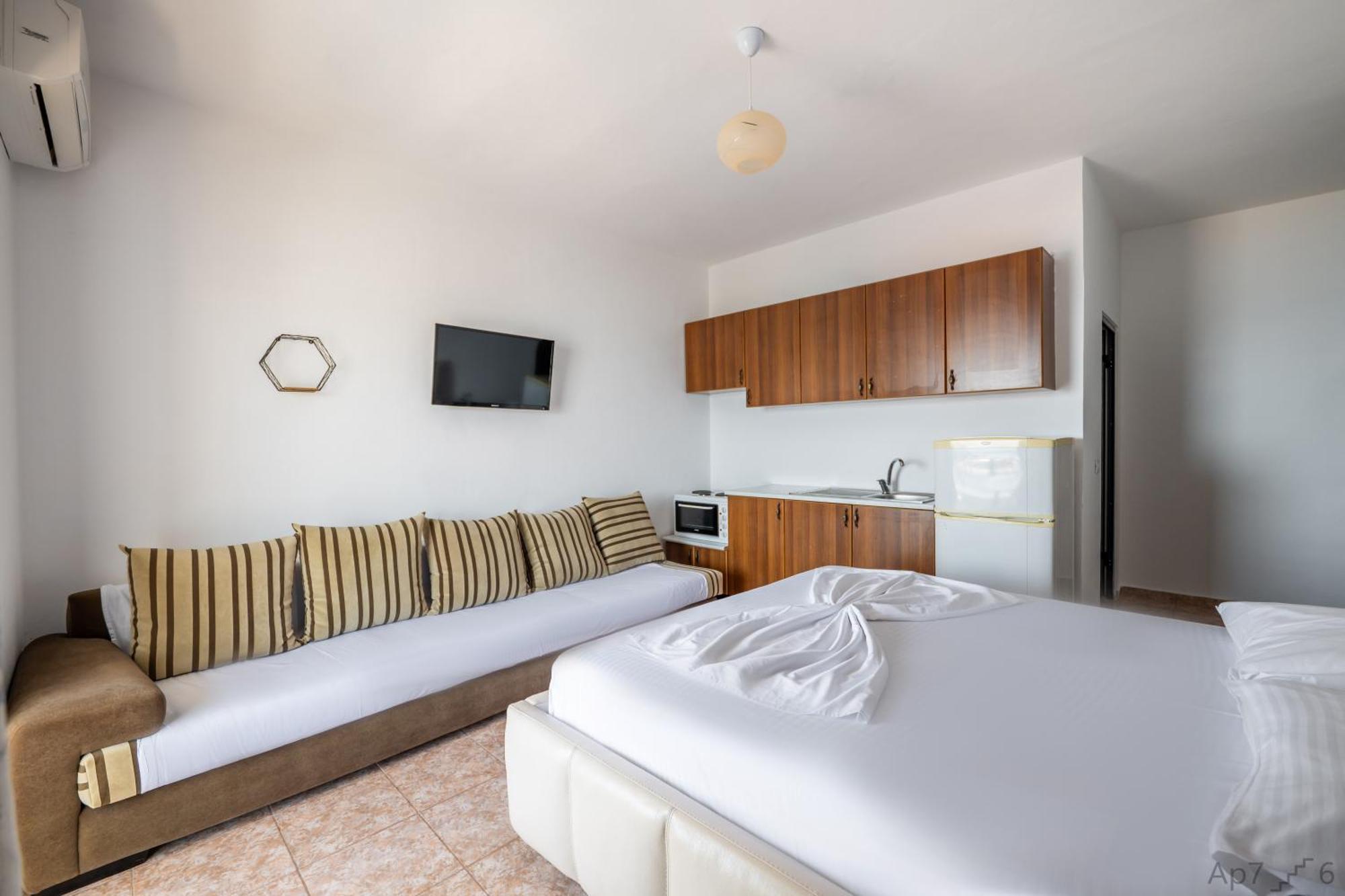 Al Mare Rooms Sarandë Buitenkant foto